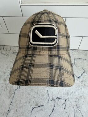 VINTAGE OFFICIAL NHL APPAREL- CANUCKS 
FLEX FIT FOR COMFORT -great condition